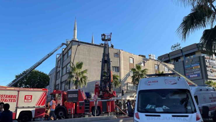 Eyüpsultan’da iş hanının çatısında korkutan yangın