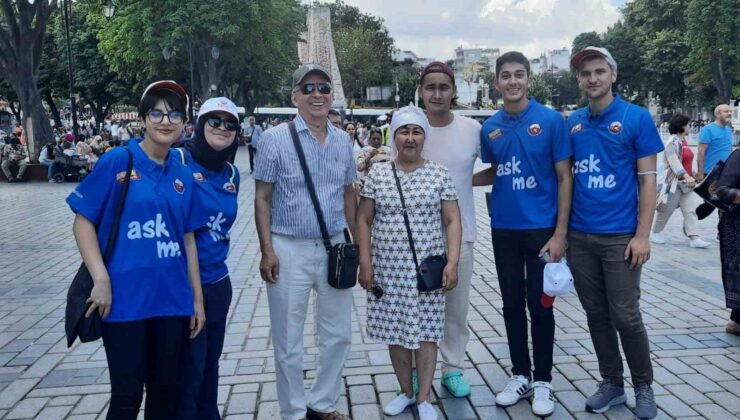 Fatih’te Gönüllü Turizm Elçileri sahada