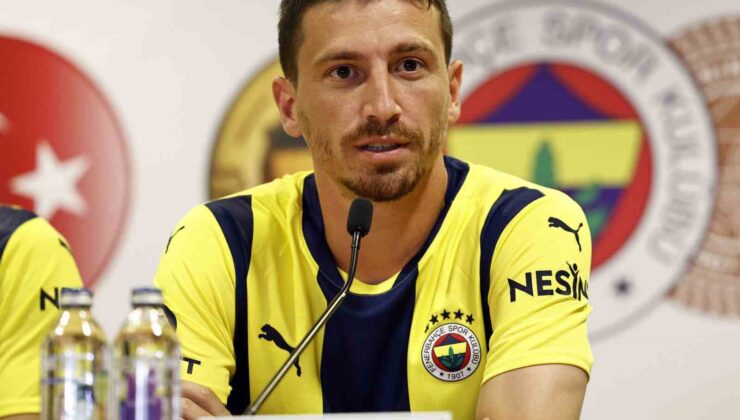 Fenerbahçe 7 futbolcu için imza töreni düzenledi