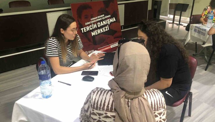 Gölcük’te üniversite tercih merkezi hizmete başladı