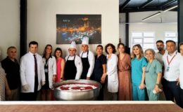 Hastanede vatandaşlara aşure ikramı