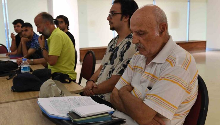 Hatıralarını kaleme almak için 77 yaşında senaryo yazarlığı öğreniyor