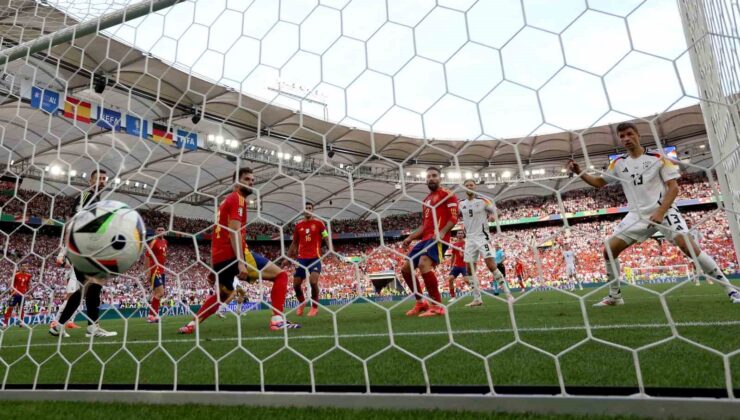 İlk yarı finalist İspanya