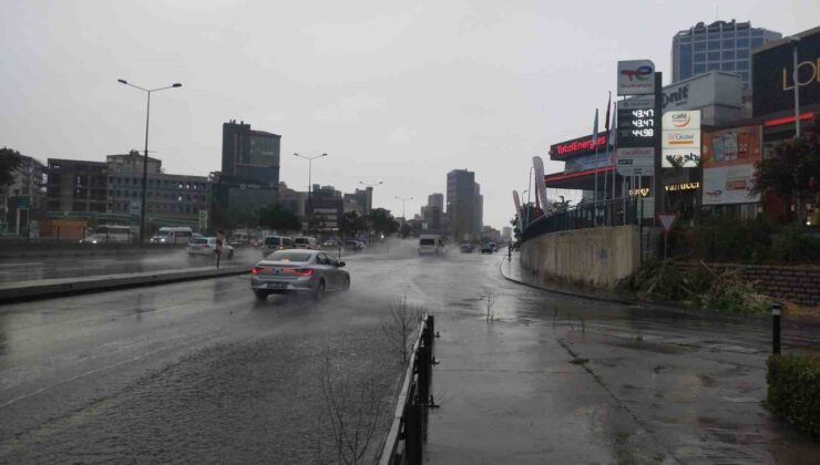 İstanbul hafta sonuna yağmurla uyandı