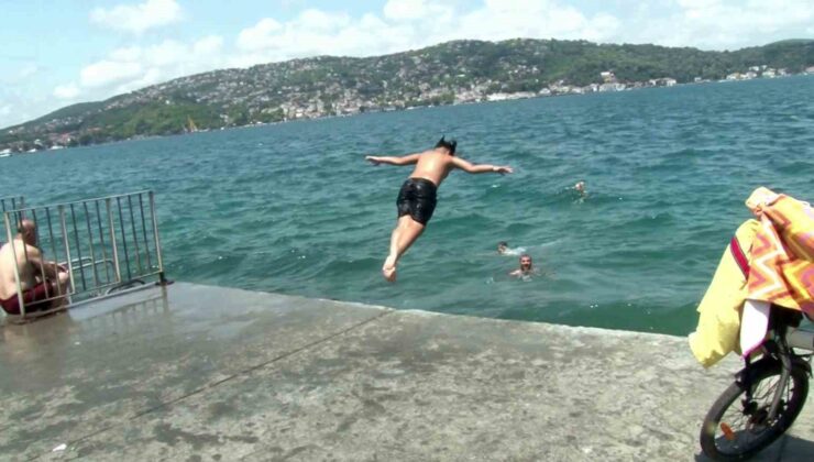 İstanbullular sıcak havada Boğaz’ın sularında serinledi