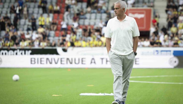 Jose Mourinho: “Şampiyonlar Ligi maçının böyle bir sahada oynanması kabul edilemez”