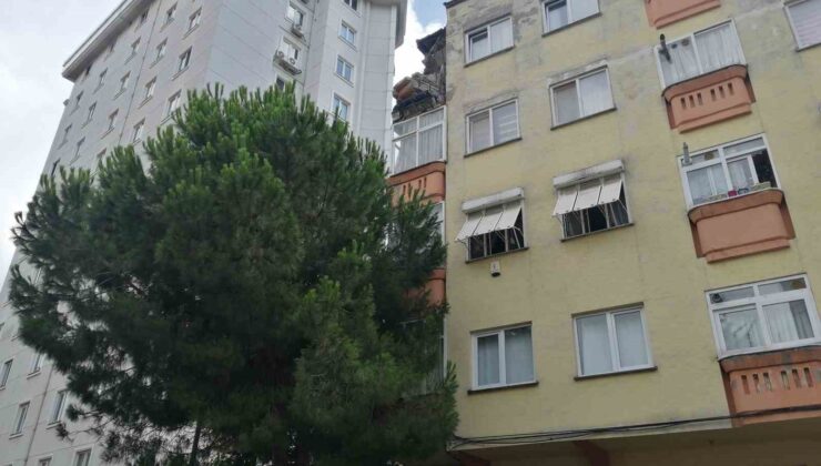 Kartal’da 4 katlı binada balkon çöktü