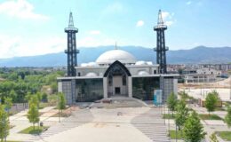 Kartepe Kent Meydanı Camii’nde hummalı çalışma