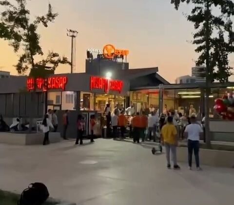 Kasiyer ile vatandaş birbirine girdi