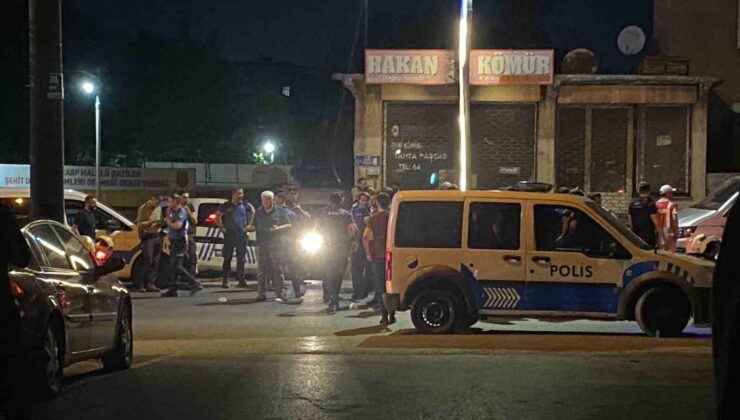 Kavgayı ayıran bekçi sırtından bıçaklandı
