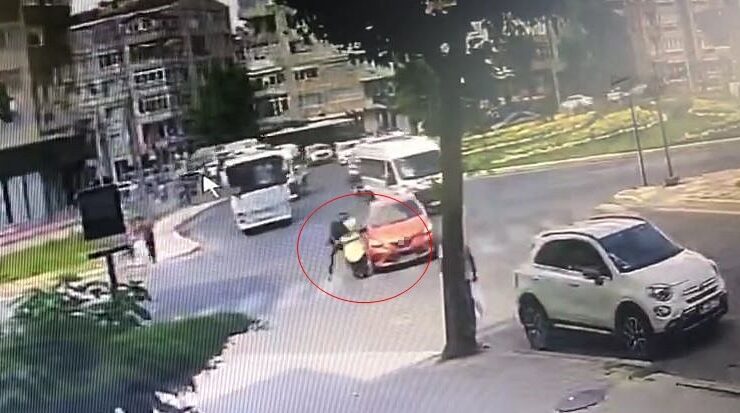 Kavşakta 1 kişinin yaralandığı kaza kamerada