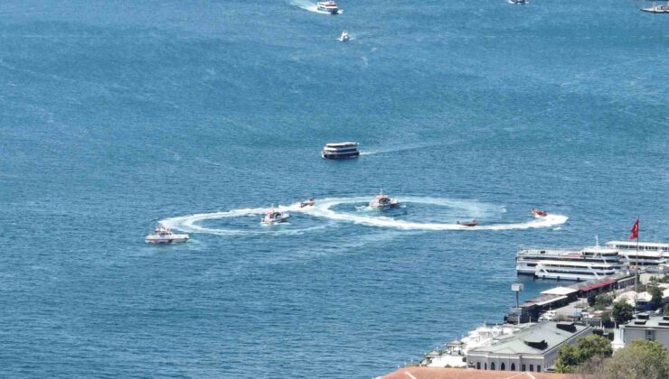 Kıyı Emniyeti şehit ve gaziler için İstanbul Boğazı’nda gösteri yaptı