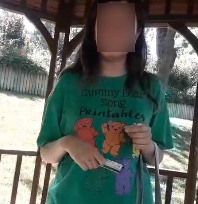 Küçükçekmece’de bir kadın, kredi kartı şifresini vermeyen eşini darp etti: O anlar kamerada