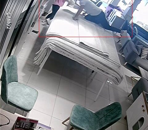 Küçükçekmece’de boşanmak isteyen kadın eşi tarafından böyle darp edildi