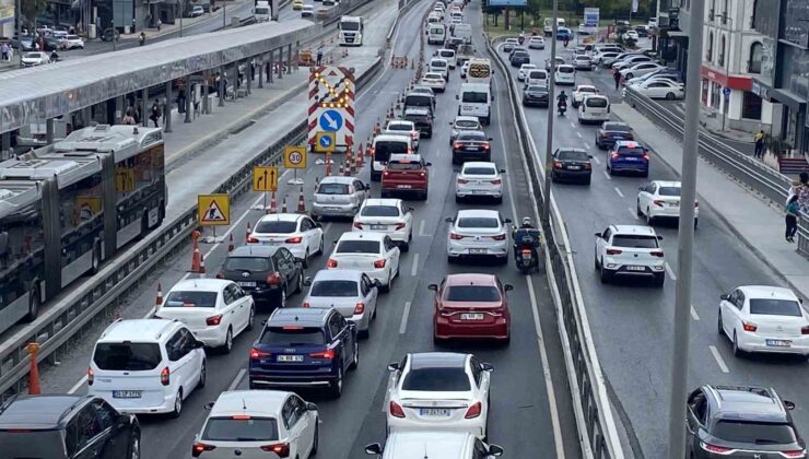 Küçükçekmece’de İBB’nin yol çalışması trafik çilesine döndü