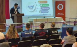 Manyas’ta AFAD personeli deprem eğitimi veriyor