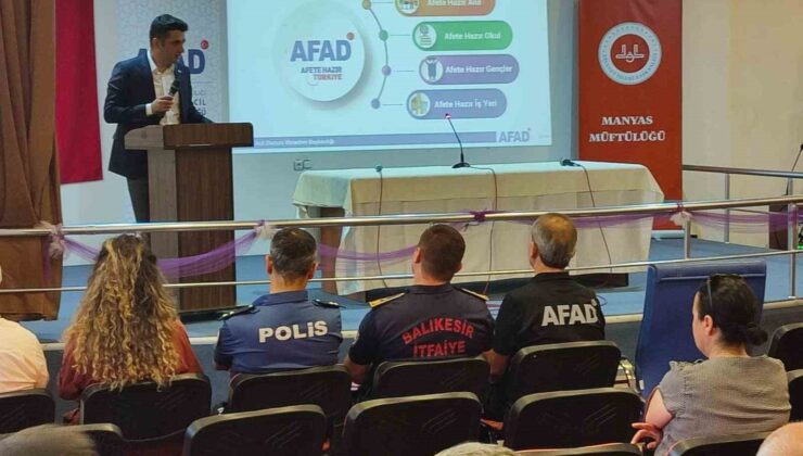 Manyas’ta AFAD personeli deprem eğitimi veriyor