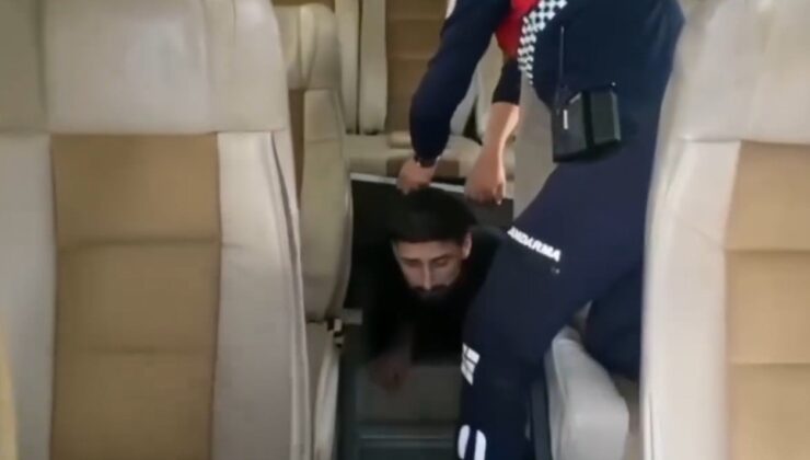 Minibüsün gizli bölmesinde 1 FETÖ üyesi ve 12 kaçak göçmen yakalandı