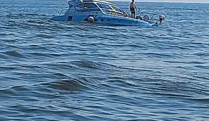 Mudanya’da arızalanan yat karaya oturdu