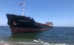 Mudanya’da karaya oturan gemi kurtarıldı
