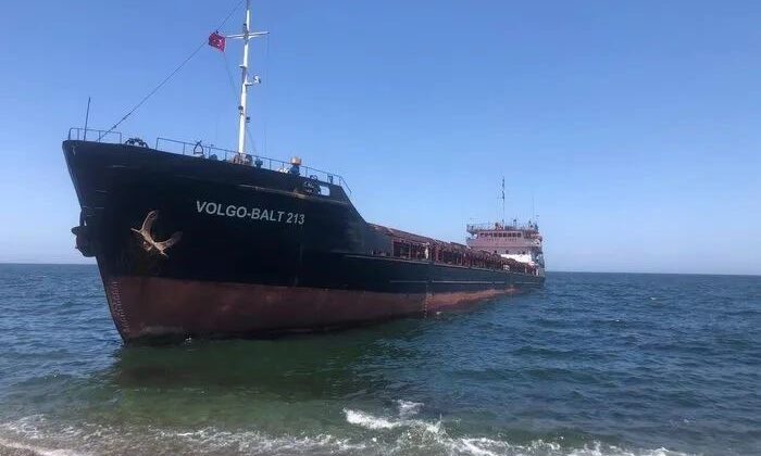Mudanya’da karaya oturan gemi kurtarıldı