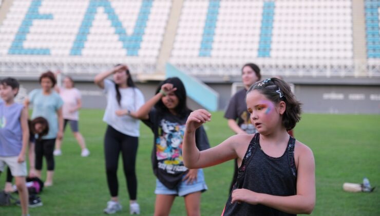 Nilüferliler zumba ile hem eğlendi hem spor yaptı