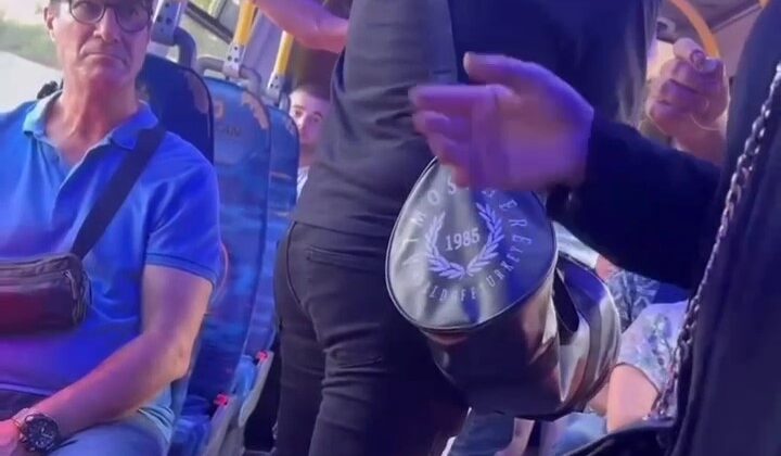 Pendik’te kadınların minibüsteki para kavgası kamerada