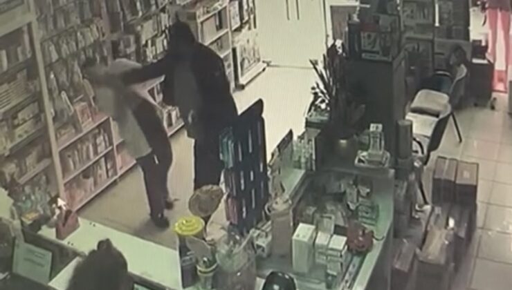 Pendik’te stajyer eczacıya tokatlı saldırı kamerada
