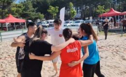 Plaj Voleybolu Turnuvası’nın şampiyonu ‘Kumdan Kale’ isimli takım oldu