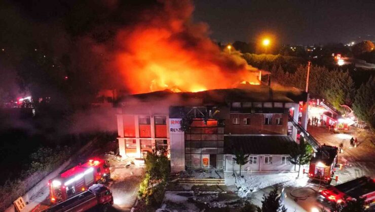 Sakarya’daki fabrika yangını havadan görüntülendi