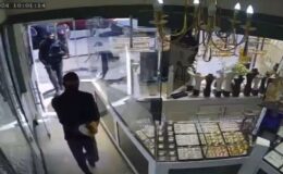 Sancaktepe’de kuyumcudaki silahlı soygun anları kamerada