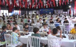 Satranç turnuvasında dereceye giren öğrenciler ödüllendirildi
