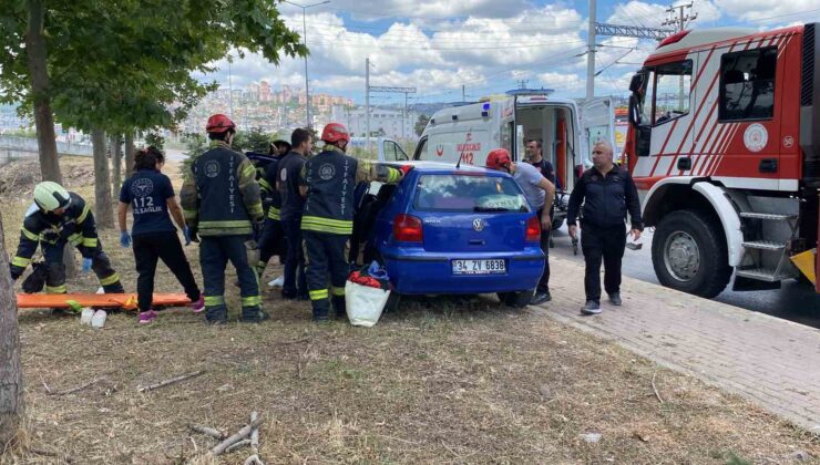 Sıkıştığı yerden otomobilin kapısı kesilerek kurtarıldı