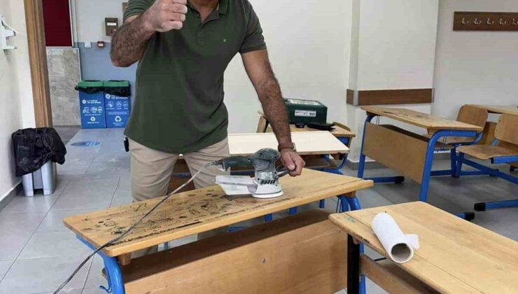 Sıraları temizleyen okul müdürü: “Çocuklarınıza iyi eğitim verin, başarı evde başlar”