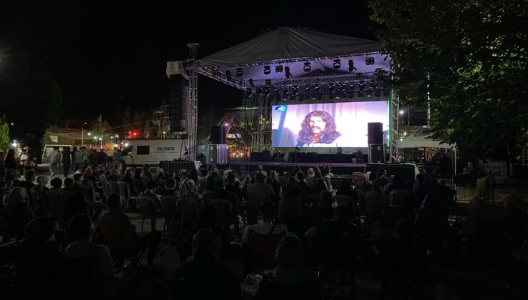Söğüt’te düzenlenen çeşitli etkinliklerden biri film gecesi oldu