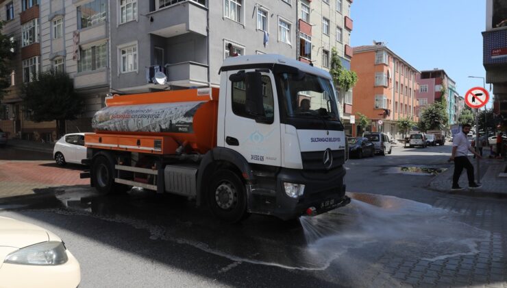 Sultangazi’de cadde ve sokaklar yıkanıyor