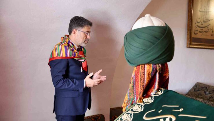 Tarım ve Orman Bakanı İbrahim Yumaklı Şeyh Edebali Türbesi’nde dua etti