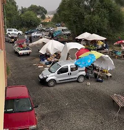 Tekirdağ’da yağmur ve rüzgar pazar esnafına zor anlar yaşattı