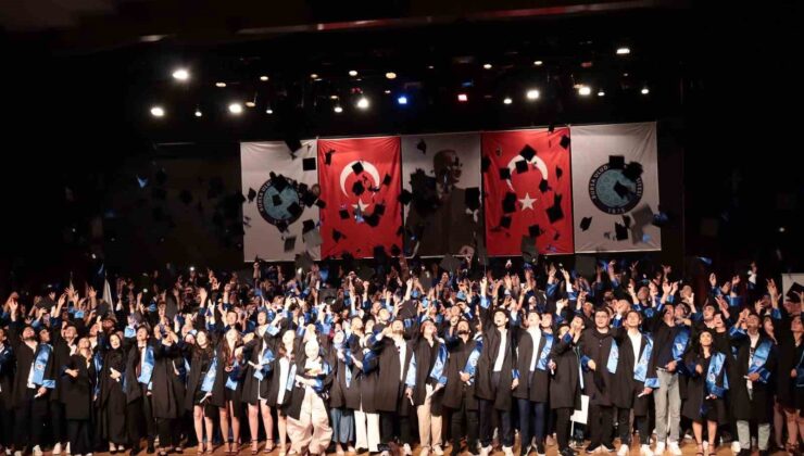 Teknik Bilimler MYO’da mezuniyet heyecanı