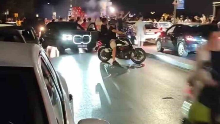 Üsküdar’da asker eğlencesi yapan şahıslar yolu trafiğe kapattı