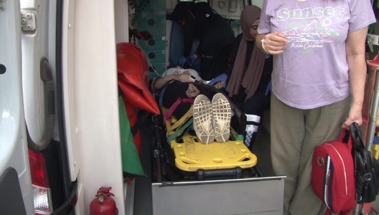 Üsküdar’da lüks araç park halindeki ticari taksiye çarptı: 3 yaralı