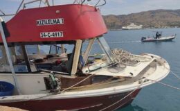 Yunan unsurlarının çarparak hasar verdiği balıkçı teknesi Kuzu Limanına çekildi