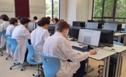 Zeytinburnu’nda bulunan Büyükyalı Mesleki ve Teknik Anadolu Lisesi yeni eğitim döneminde öğrencilerini bekliyor