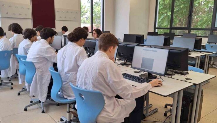 Zeytinburnu’nda bulunan Büyükyalı Mesleki ve Teknik Anadolu Lisesi yeni eğitim döneminde öğrencilerini bekliyor