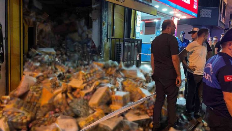 Zeytinburnu’nda tekel bayisinin asma tavanı çöktü, faciadan dönüldü: 1 yaralı