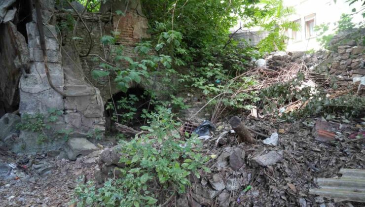 182 yıllık tarih harabeye döndü: “Turist görse oturup ağlar”