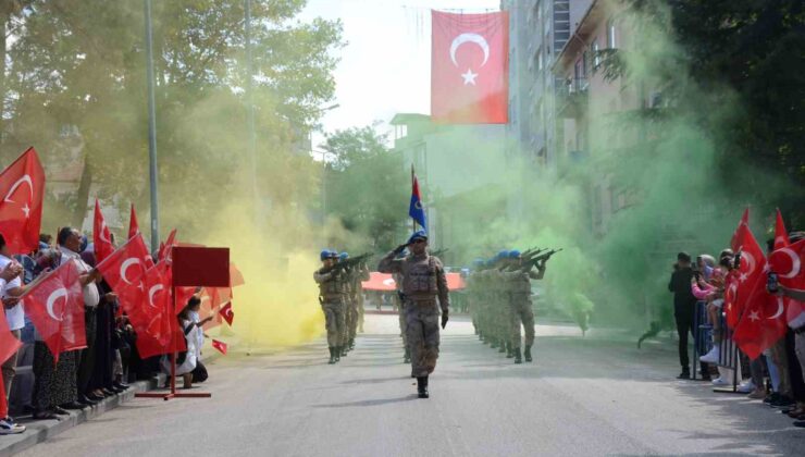 30 Ağustos kutlamalarında jandarmanın gösterisi büyük beğeni topladı