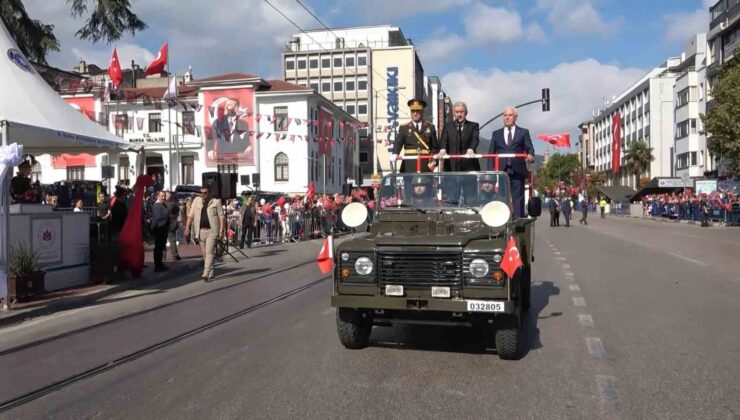 30 Ağustos Zafer Bayramı’nın 102. yılı Bursa’da coşkuyla kutlandı