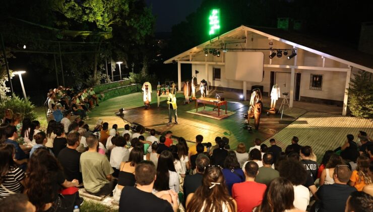 Açık havada tiyatro keyfi Ormandaki Kulübe’de başladı