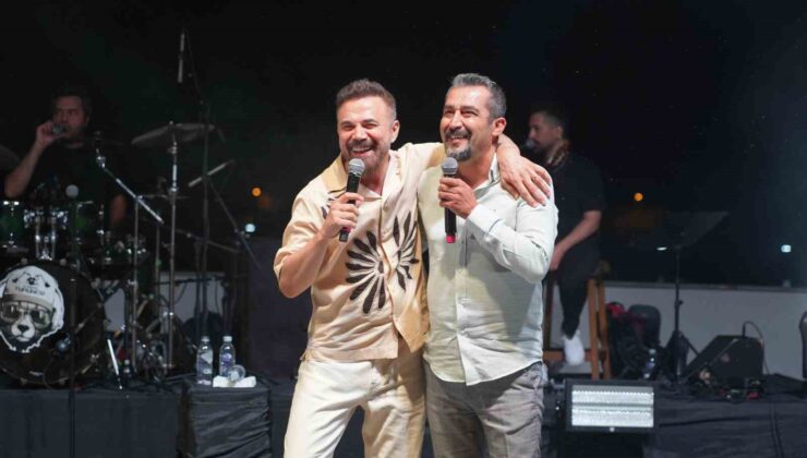 Açıkhava konserlerinde sahnede Ümit Sayın yer aldı